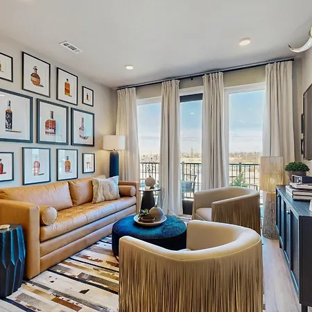 Bourbon & Broadway Apartment